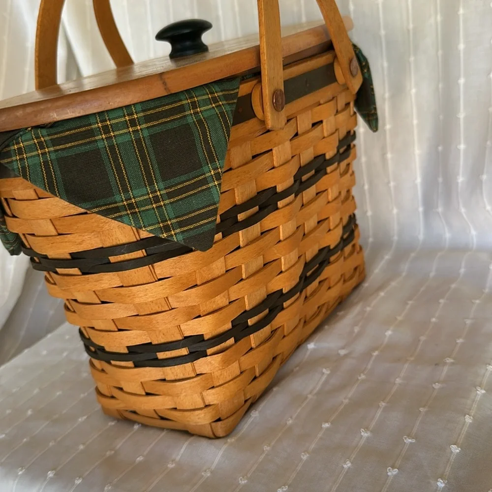 Longaberger “Traditions Collection” Fellowship Basket 1997 Edition - Picture 4 of 5